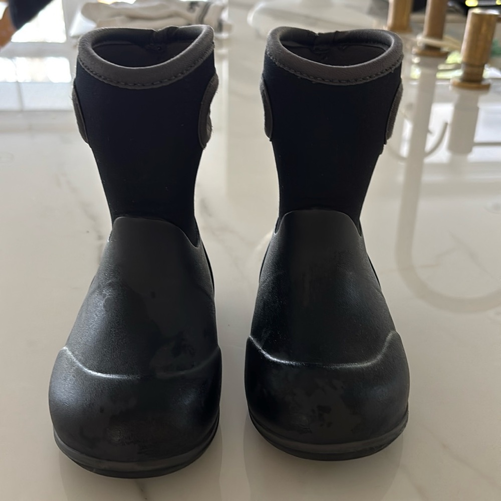 Classic Solid Bogs Kids Boots. Black. Toddler size 9. Excellent condition!